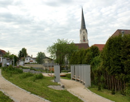 Park im Dorf - Neukirchen an der Enknach © Kumpfmüller